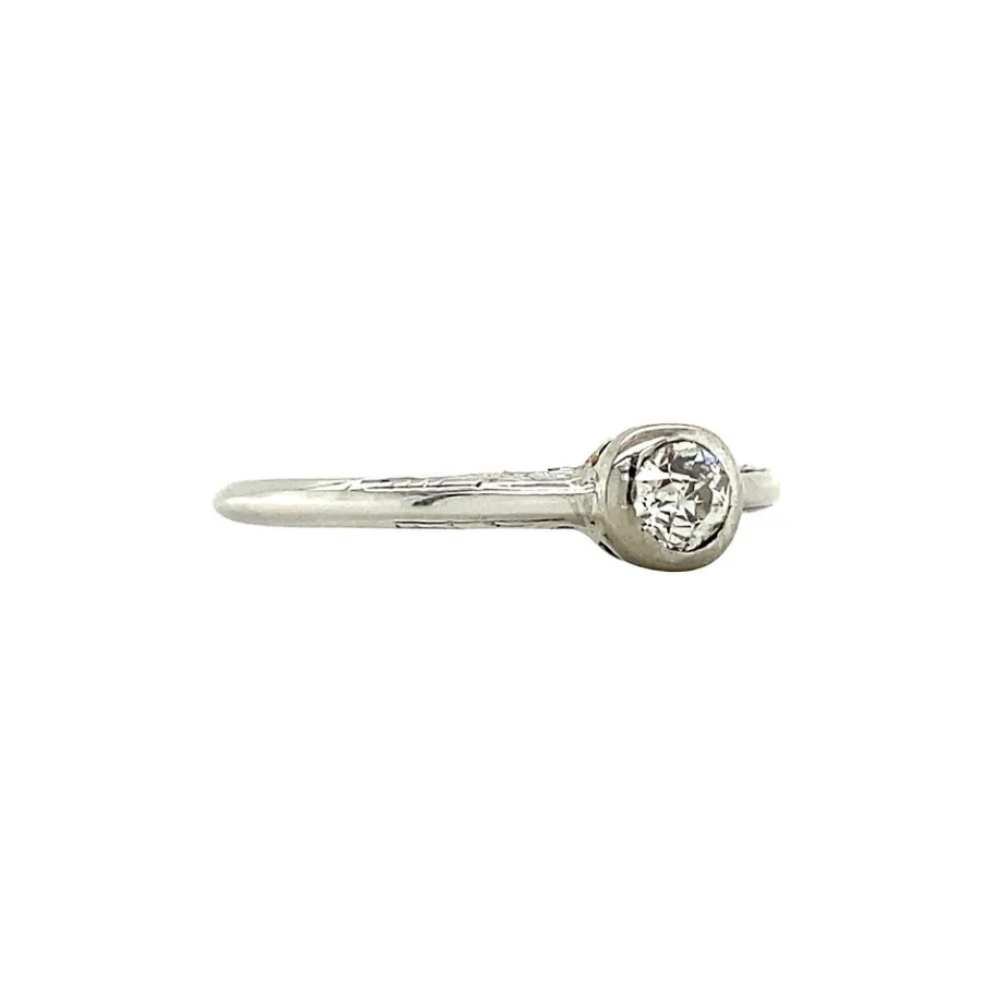 white_gold_solitaire_ring_2.webp White gold solitaire ring with diamonds 14 krt>Vintage Jewellery Outlet